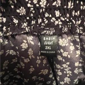 Shein Curve Black and White Floral Ruffle Tiered Skirt 2XL thumbnail 3