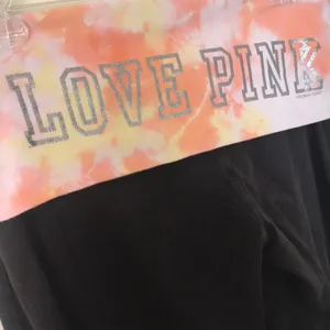 PINK Victoria’s Secret | Yoga Crop with Tye Dye thumbnail 3