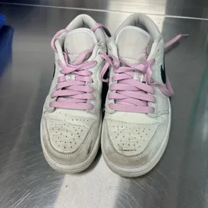Nike air Jordan 1 low woman’s 7 SE Barely Green thumbnail 5