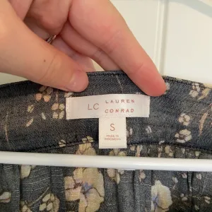 NWOT | Lauren Conrad women’s long sleeve square neck floral blouse —‎ small thumbnail 4