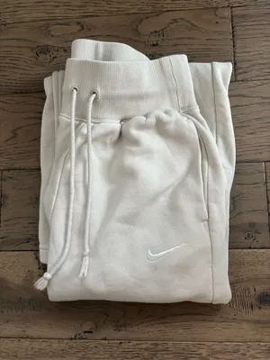 Nike wide leg, baggy cream, sweat sweatpants no flaws thumbnail 2