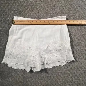 Sim & Sam Eyelet Lace Shorts Womens S White Floral Scalloped Hem Elastic Waist thumbnail 4