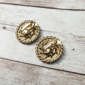 Vintage Clip On Earrings - Cream & Gold Tone Fancy Design thumbnail 8