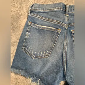 Abercrombie & Fitch 4” mom short high rise Blue Jean Shorts thumbnail 8