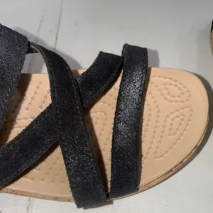 Crocs A-Leigh Black Cork Wedge Sandals Strappy Suede Like Style Women's Size 8 thumbnail 14
