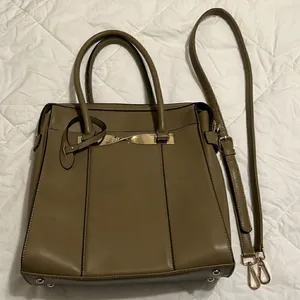 Beautiful green crossbody handbag Lots of details and pockets EUC thumbnail 2