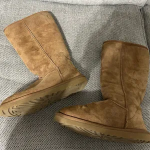 Tall UGG Classic Boots Women’s thumbnail 1