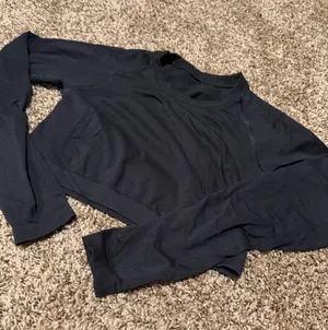 Women’s Alphalete black long sleeve crop top size Large  thumbnail 1