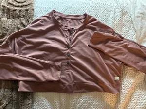 Vuori Cropped Long Sleeve Button Up  thumbnail 1