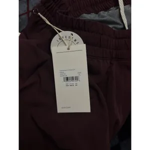 Vuori Women’s Clementine Shorts 2.0 Sz XL 2.5” Inseam Cerise New thumbnail 3