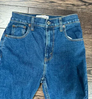 Abercrombie Ultra High Rise Ankle Straight thumbnail 2