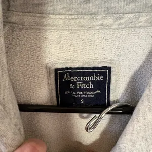 Abercrombie & Fitch Heritage Logo Full-Zip Hoodie and Matching Sweatpants Set Two Piece thumbnail 7