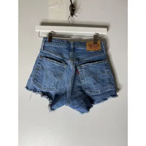 Levi's 501 cut‎ off jean shorts size 24 thumbnail 2