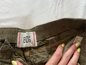 Olive Wide-Leg Cargo Jeans for Women - Comfortable Everyday Fit thumbnail 2
