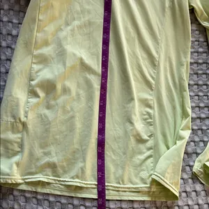 Columbia Women's lime Omni- freeze Hoodie thumbnail 6