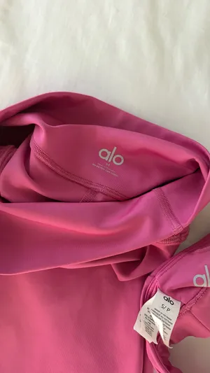 Pink Alo yoga Set thumbnail 4