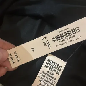 Victoria's Secret Feathersoft Innovation Tube Top‎ thumbnail 4