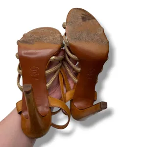 Tory Burch Charlene Sandals 7.5 Tan Gold Leather Heels Dress‎ Party Elegant thumbnail 10