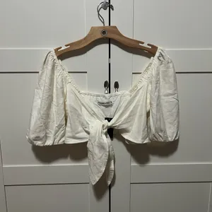 Abercrombie White Puff Sleeve Tie-Front Crop Top thumbnail 2