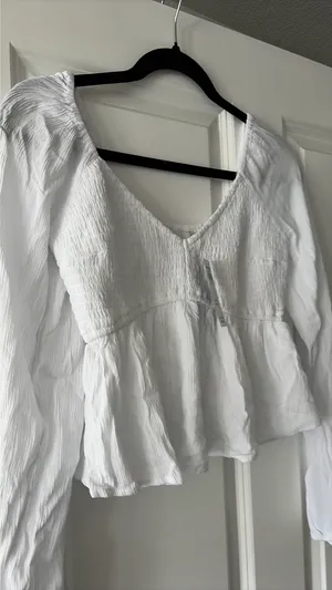 Hollister white slightly cropped top S thumbnail 1