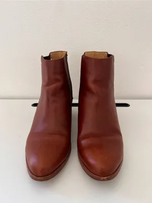 Nisolo Heeled Chelsea Leather Boot Size 8 thumbnail 2