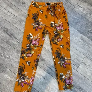 Like an Angel Womens‎ Medium Polyester Orange Fall Floral Pants thumbnail 2