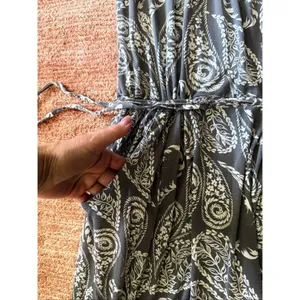 Next Petite Gray Ivory Paisley Maxi Dress Size 8 Tie Waist Pockets thumbnail 3