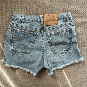 VINTAGE Levis 910 High Rise Shorts thumbnail 2