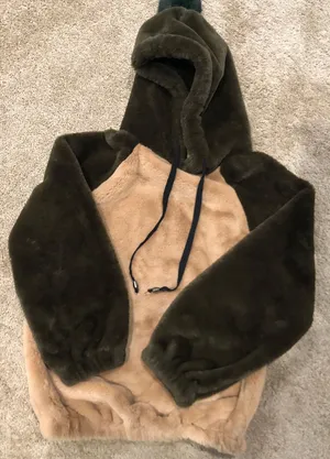 Fluffy Pullover/hoodie thumbnail 1