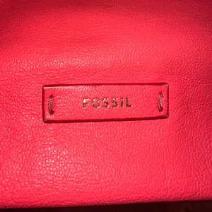 Fossil‎ Crossbody Bag bright Pink Leather Adjustable Strap Key Accent thumbnail 2