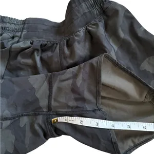 Lululemon Hotty Hot Low Rise Short 4" Camo thumbnail 7