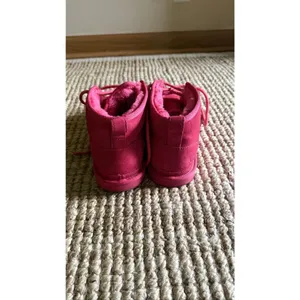 UGG Pink Neumel Boots Women’s Size 7 Shearling Lined Suede thumbnail 3