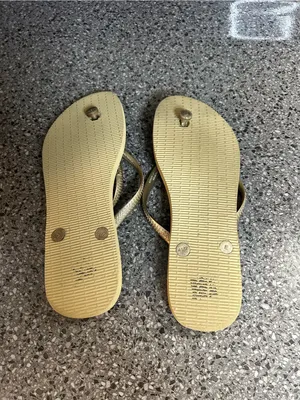 Havaianas Slim Flip Flops in Metallic Gold thumbnail 5