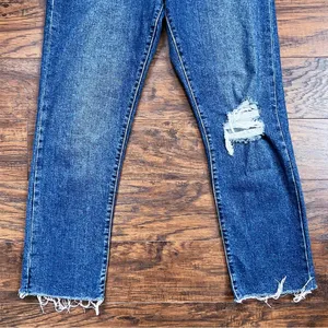 Levi’s • Wedgie Straight jeans distressed medium wash frayed hem ripped knee thumbnail 7