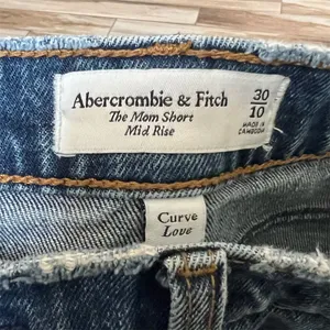 Abercrombie & Fitch Women's Curve Love Denim Cutoff Shorts Size 30 Blue thumbnail 9
