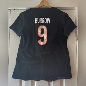 Fanatics Cincinnati Bengals‎ Burrow V-Neck Tee Women’s Size Medium NWOT thumbnail 2