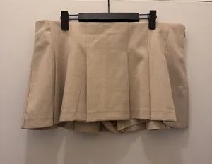 NWT Abercrombie & Fitch low rise micro pleated mini skort thumbnail 1