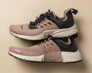 Nike Air Presto Women’s Pink Black Running Shoes Sneakers Size 9 thumbnail 1