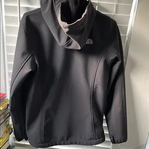 The North Face Black Ski Jacket for Ultimate Snow Adventures thumbnail 3