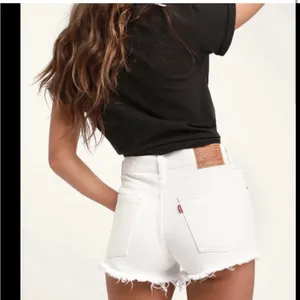 Levi’s distressed pearly whites mid rise denim shorts NWT thumbnail 2
