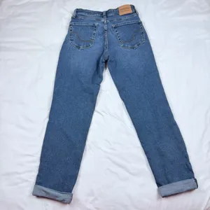 Signature by Levi Strauss Womens Boyfriend Jeans Medium Wash Blue Size 2 W26 thumbnail 2