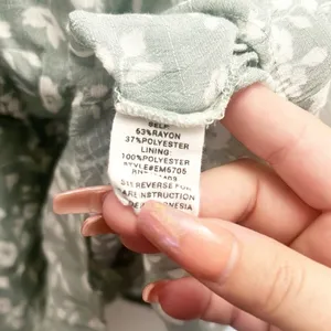 E&M Juniors Green Floral Babydoll Smocked Back Adjustable Strap Tank Top thumbnail 6