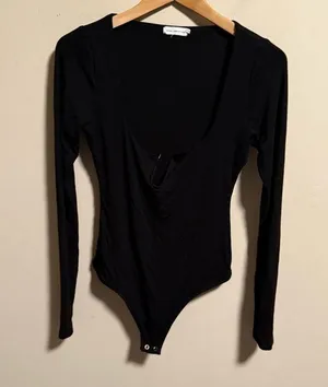 GOOD AMERICAN Stretch Jersey U Ring Bodysuit Long Sleeve Black- Size Medium (2) thumbnail 1