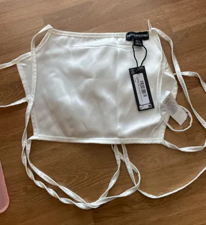 Pretty Little Thing NWT Satin Backless Strappy Crop Top thumbnail 4