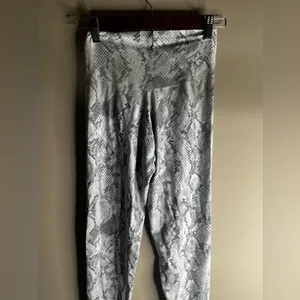 NWOT offline by aerie 7/8 leggings size large long thumbnail 2