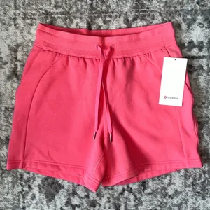Lululemon Scuba High-Rise Short 5" thumbnail 1