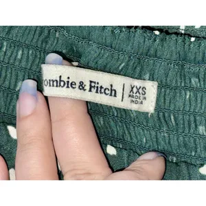 NEW Abercrombie & Fitch Green White Ruffled Smocked Puff Sleeve Blouse Size XXS thumbnail 6