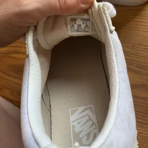 Vans Casual Shoes White Cream Women Size 9 Footwear Everyday Mens 7.5 Shoes thumbnail 4