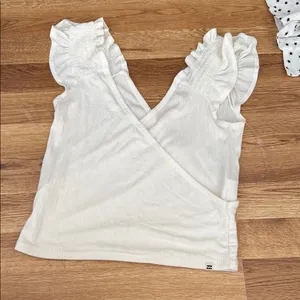 Billabong white / Cream ribbed cris-cross crop tank with Ruffled Sleeves medium thumbnail 2