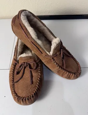UGG Ansley Moccasin Slippers Women Size 10 Brown Suede Shearling Minimalist‎ thumbnail 1